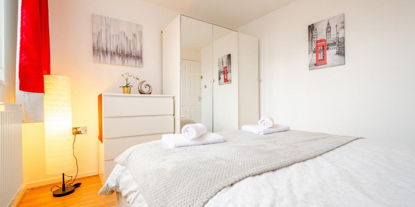 Serviced apartment in Canning Town East London large bedroom